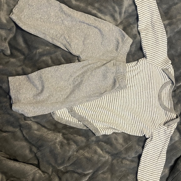 13-Piece Baby Girl Clothing Bundle size 3-6 months - Picture 2 of 16